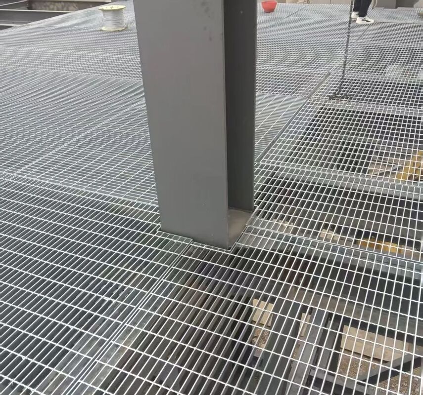 30 × 3mm Ζεστό βουτηγμένο γαλβανισμένο χαλύβδινο σχάρο για βιομηχανικό διάδρομο και κάλυψη τάφρου