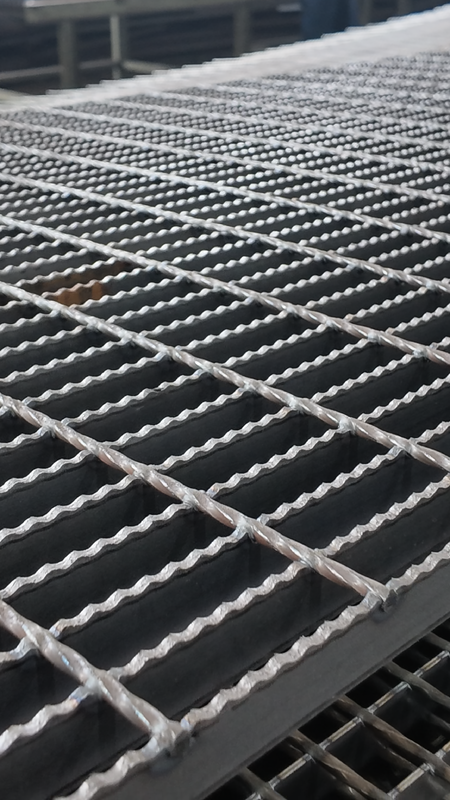 30×3mm Ζεστό βύθιση Ζαλβάνιση Σιδηρουργικές Σιδηρουργικές Διάφραξης για Αντικατάρριψη Περπατηρίου & Περπατητήριων Σκάλιων