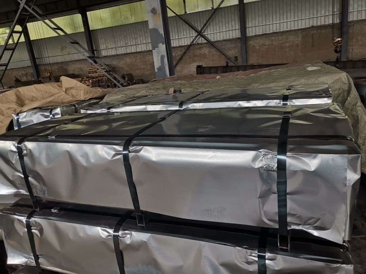 Επικεφαλίδια από κυματοειδή χάλυβα, επικαλυμμένα με ψευδάργυρο, για βιομηχανικές και εμπορικές οροφές