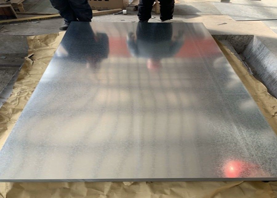 0.15–3.8mm Γαλβανισμένο εν θερμώ χάλυβα Z275 με κανονικό σπινθήρα SGCC DX51D για εφαρμογές σε κοντέινερ και κατασκευές